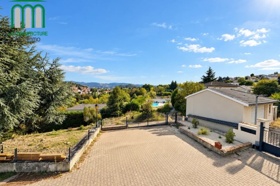 Appartement à vendre à Saint-Étienne — Vue sur la ville — photo 1