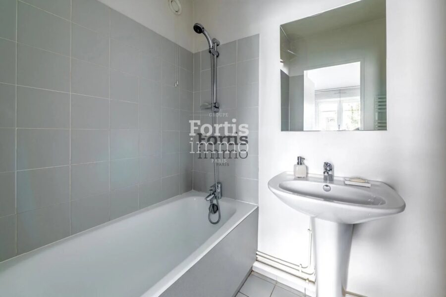 Appartement à vendre à Paris 20e arrondissement — Vue sur la ville — photo 18