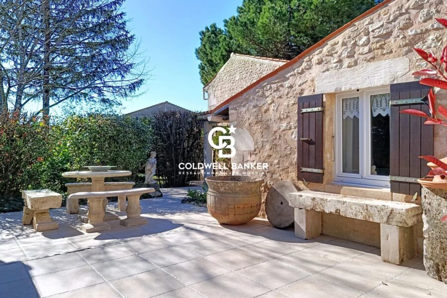 Maison à vendre à Bussac-sur-Charente — Vue parc & jardin — photo 1
