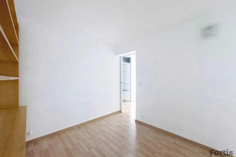 Appartement à vendre à Paris 8e arrondissement — Vue sur la ville — photo 4