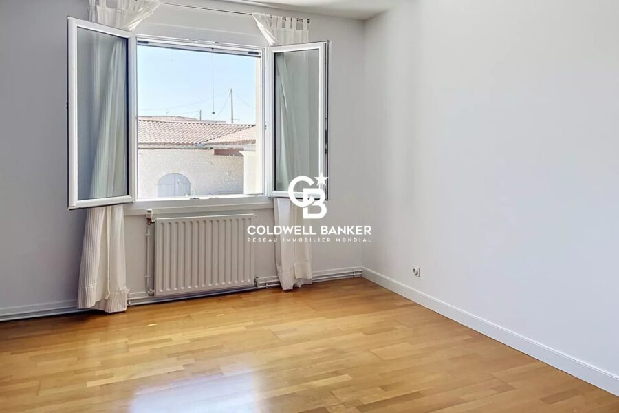 Maison à vendre à Sainte-Lheurine — Vue parc & jardin — photo 8