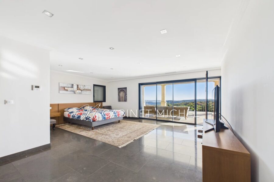 Maison à vendre à Roquefort-les-Pins — Vue mer — photo 16