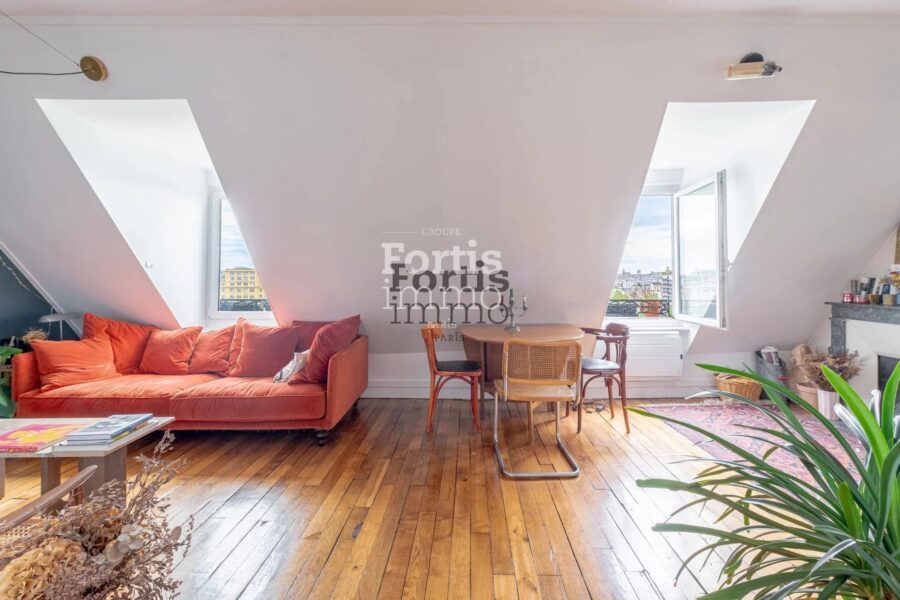 Appartement à vendre à Paris 10e arrondissement — Vue sur la ville — photo 2