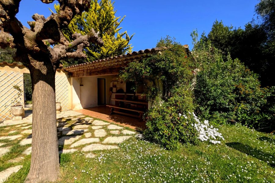 Maison à vendre à Roquefort-les-Pins — Vue nature — photo 7