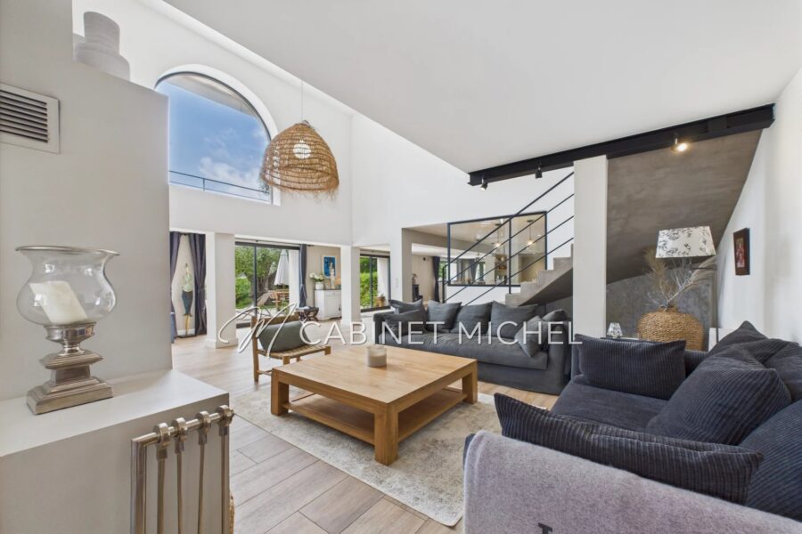 Maison à vendre à Roquefort-les-Pins — Vue parc & jardin — photo 5