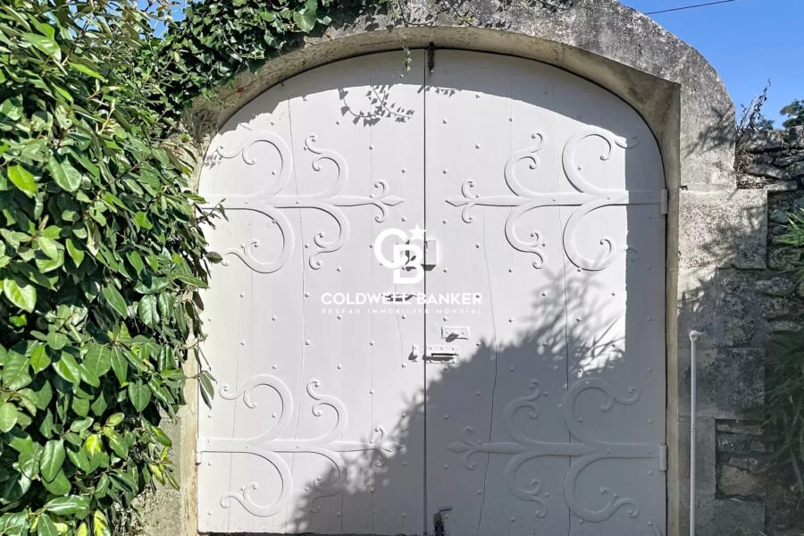 Maison à vendre à Saint-Savinien — Vue parc & jardin — photo 7
