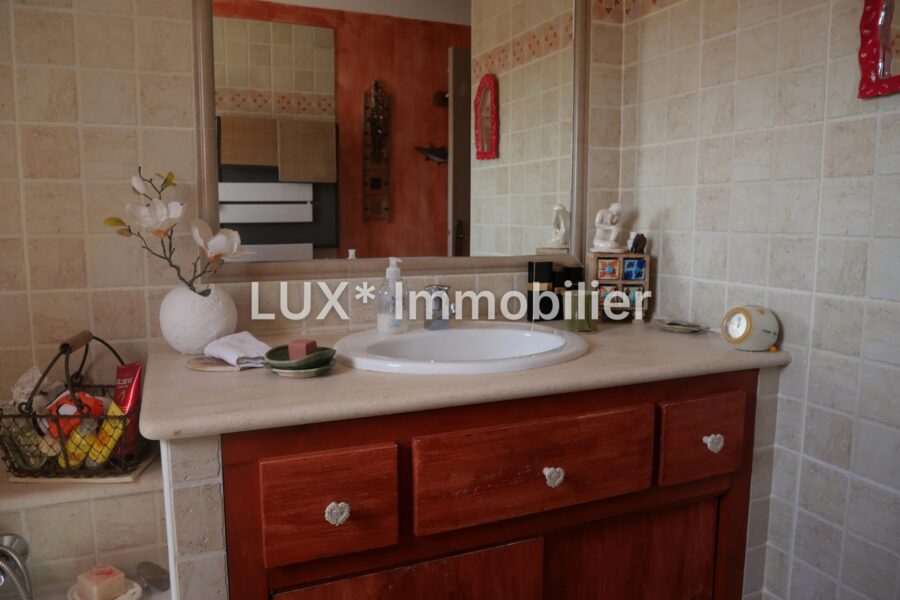 Maison à vendre à Saint-Rémy-de-Provence — Vue parc & jardin — photo 17