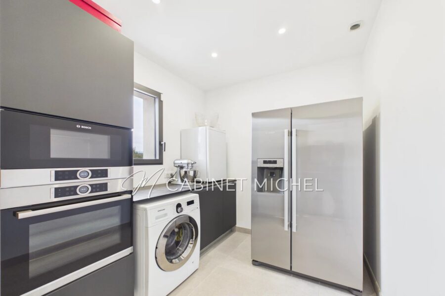 Maison à vendre à Roquefort-les-Pins — Vue montagne — photo 15