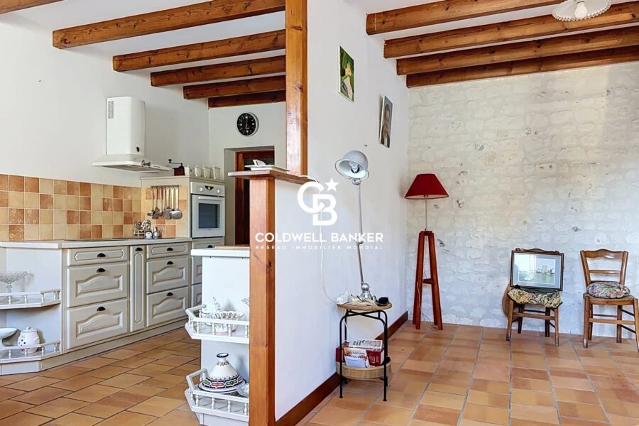 Maison à vendre à Salignac-sur-Charente — Vue parc & jardin — photo 11