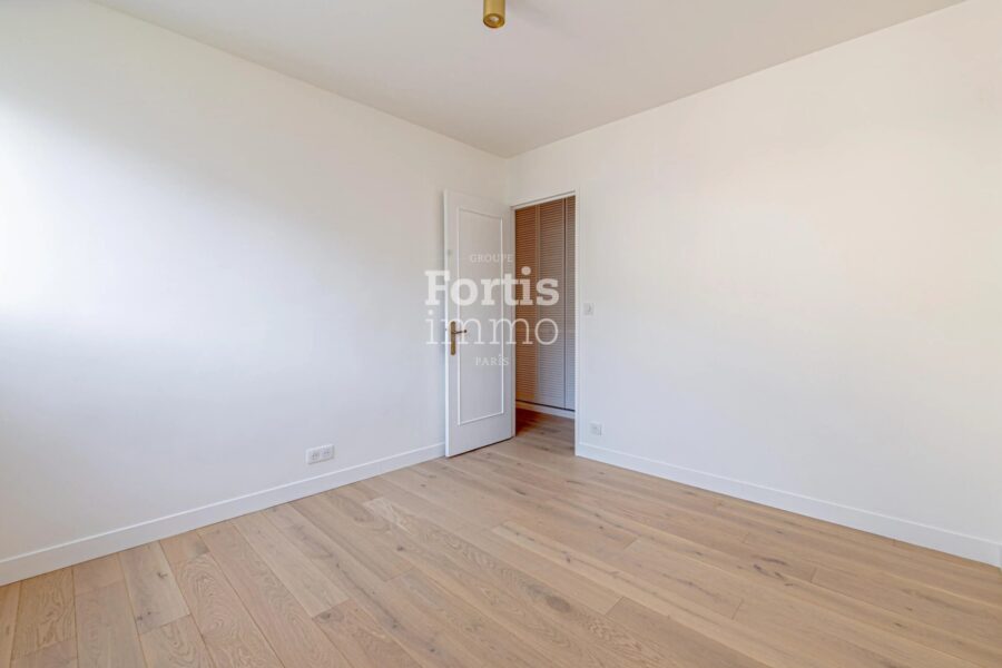 Appartement à vendre à Paris 15e arrondissement — Vue parc & jardin — photo 10