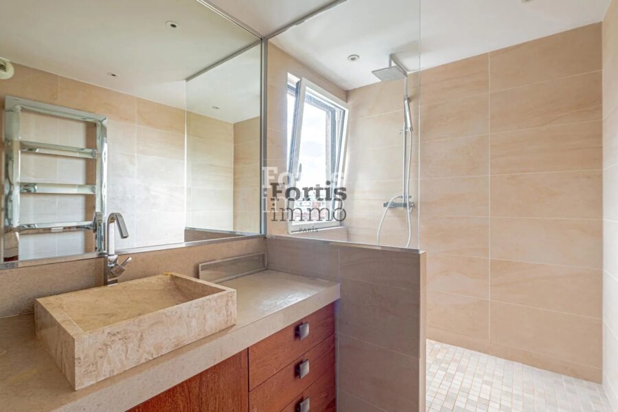 Appartement à vendre à Paris 14e arrondissement — Vue sur la ville — photo 16