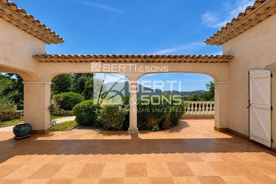 Maison à vendre à Les Adrets-de-l&rsquo;Estérel — Vue montagne — photo 4