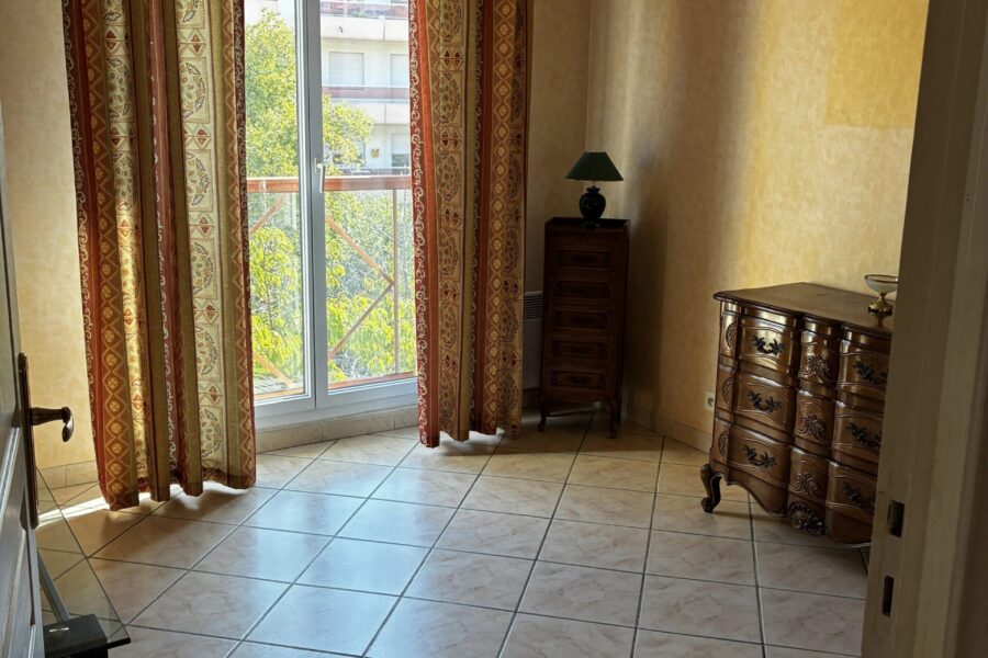 Appartement à vendre à Saint-Raphaël — Vue sur la ville — photo 9