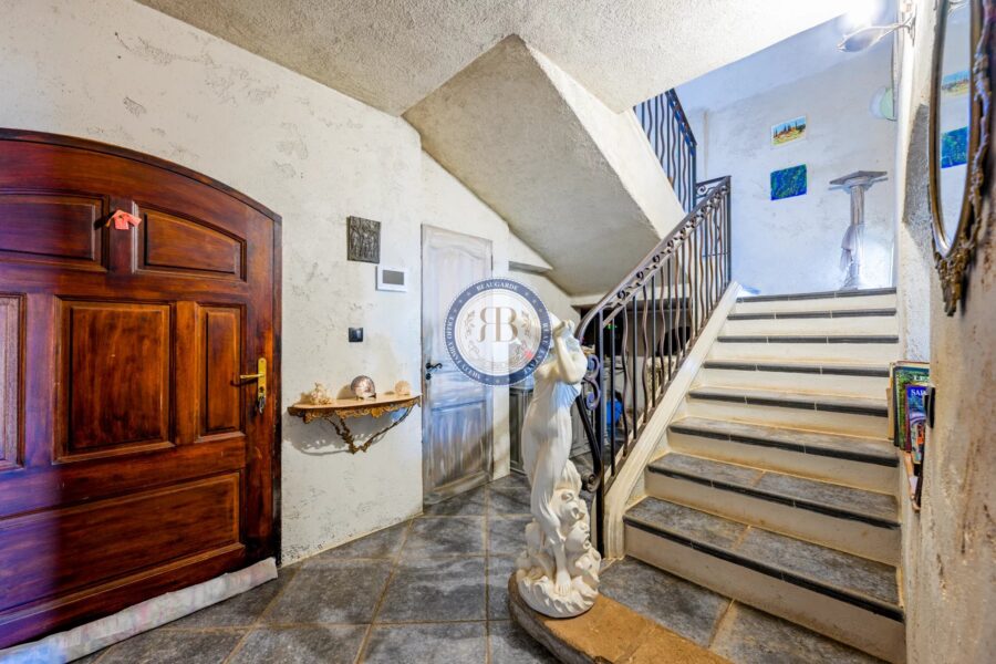 Maison à vendre à Le Broc — Vue montagne — photo 23