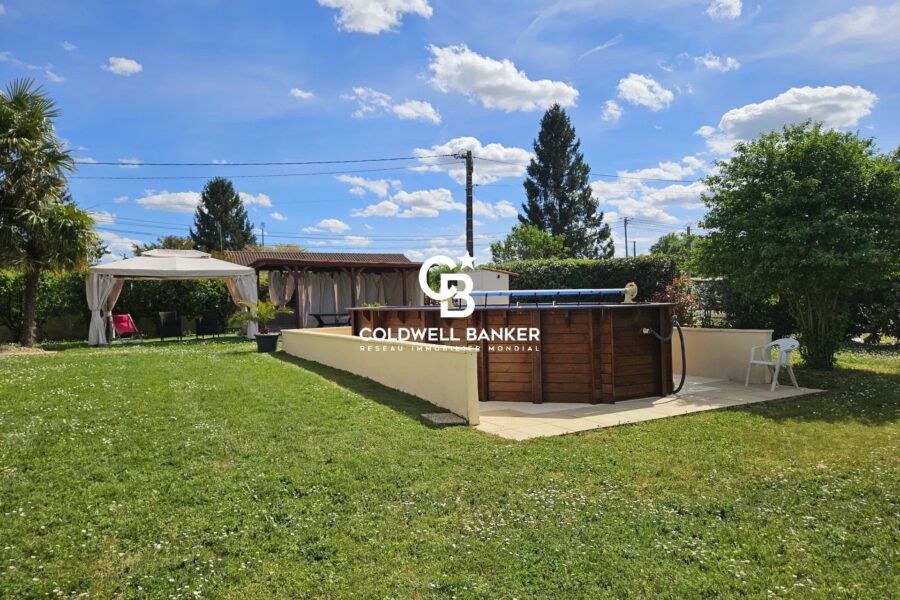 Maison à vendre à Burie — Vue parc & jardin — photo 19