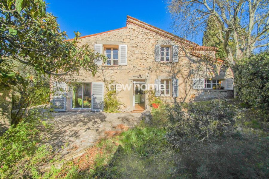 Maison à vendre à Saint-Paul-en-Forêt — Vue montagne — photo 2