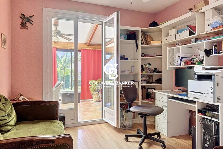 Maison à vendre à Saint-Georges-des-Coteaux — Vue parc & jardin — photo 11