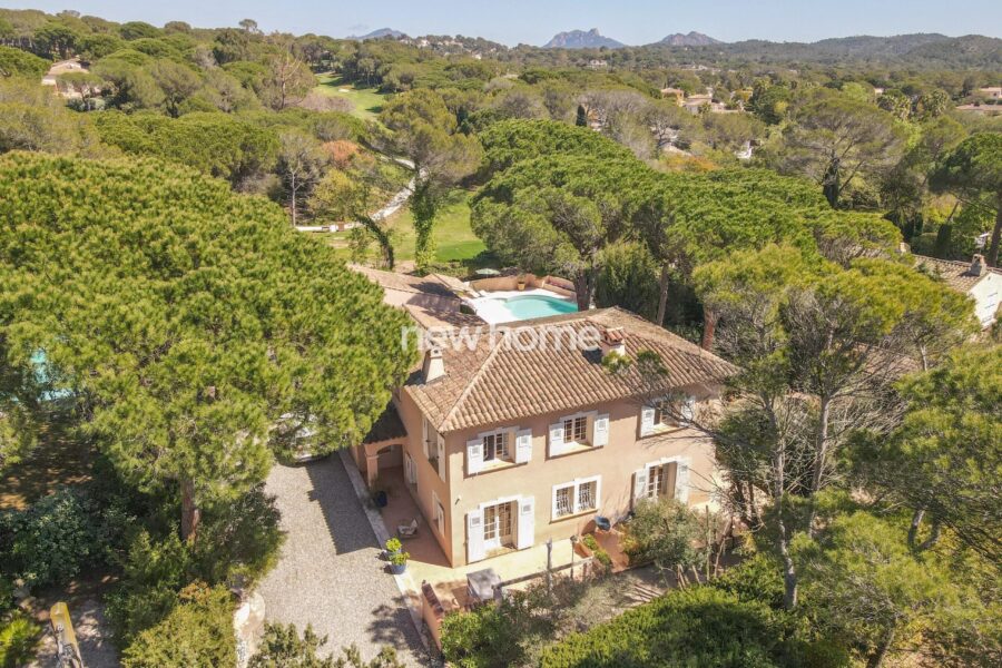 Maison à vendre à Saint-Raphaël — Vue golf — photo 1