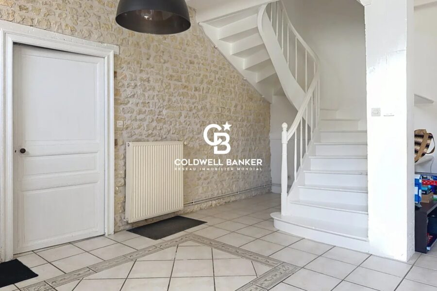 Maison à vendre à Saint-Martin-de-Juillers — Vue parc & jardin — photo 7