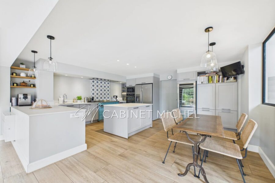 Maison à vendre à Roquefort-les-Pins — Vue parc & jardin — photo 6