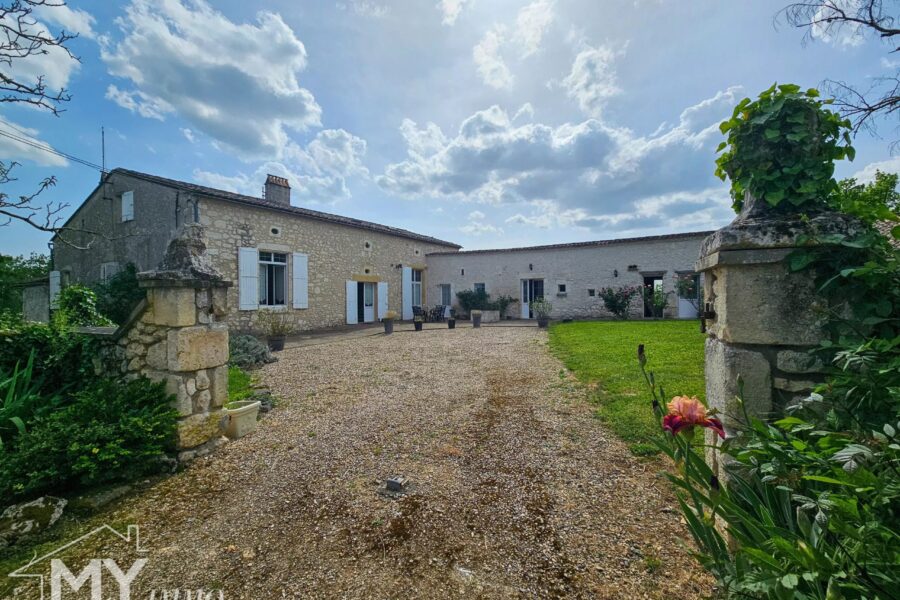 Maison à vendre à Les Lèves-et-Thoumeyragues — Vue montagne — photo 2