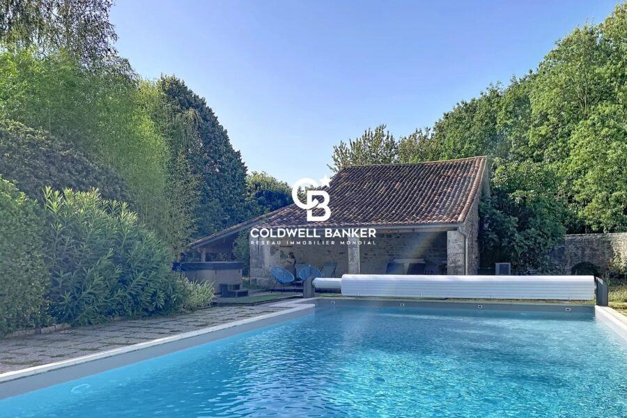 Maison à vendre à Saint-Savinien — Vue parc & jardin — photo 6