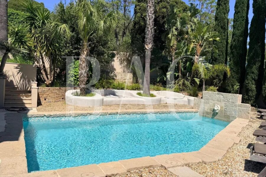Maison à vendre à Sainte-Maxime — Vue parc & jardin — photo 26