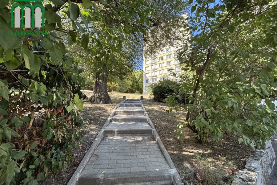 Appartement à vendre à Saint-Étienne — Vue nature — photo 4