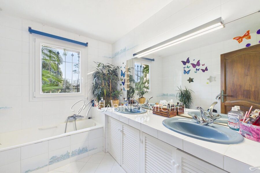 Maison à vendre à Roquefort-les-Pins — Vue dégagée — photo 15