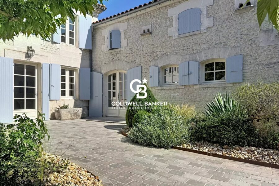 Maison à vendre à Saint-Fort-sur-le-Né — Vue parc & jardin — photo 8
