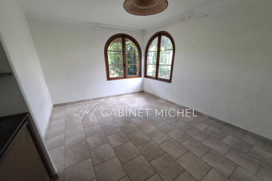 Maison à vendre à Roquefort-les-Pins — Vue parc & jardin — photo 13