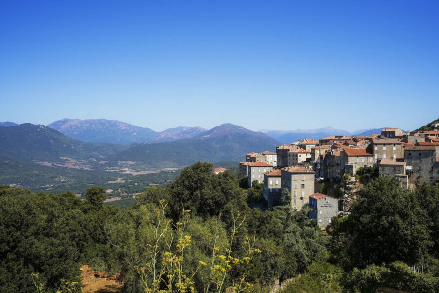 Maison à vendre à Sartène — Vue sur la ville — photo 1