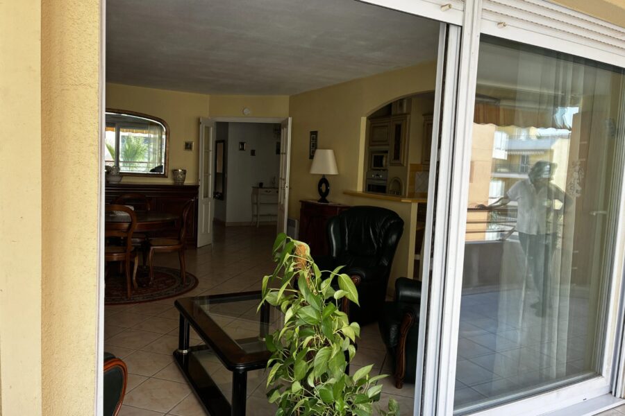 Appartement à vendre à Saint-Raphaël — Vue sur la ville — photo 5