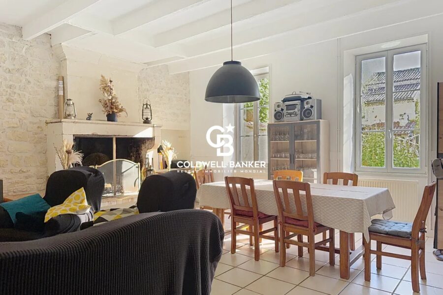 Maison à vendre à Saint-Martin-de-Juillers — Vue parc & jardin — photo 12