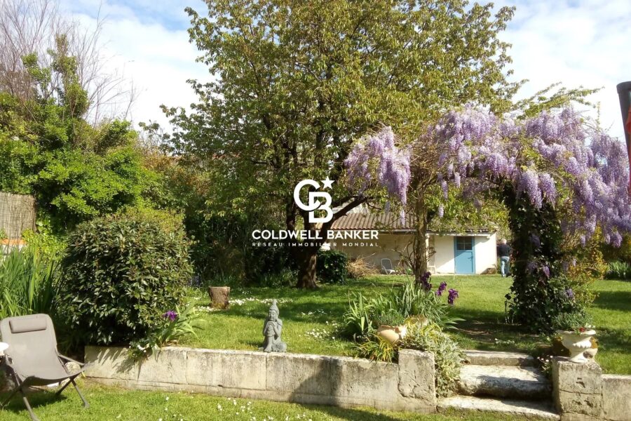 Maison à vendre à Pons — Vue parc & jardin — photo 1