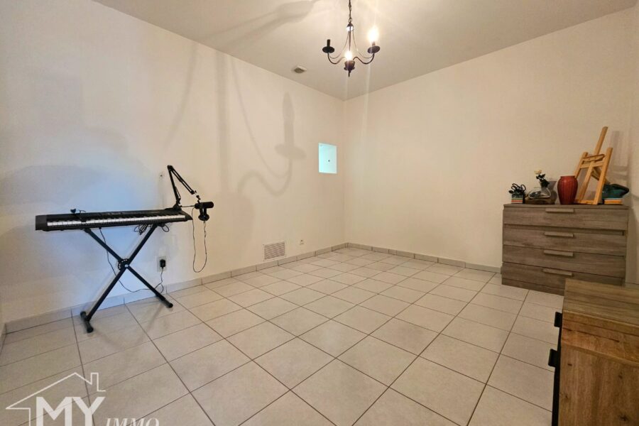 Maison à vendre à Saint-Méard-de-Gurçon — Vue sur la ville — photo 13