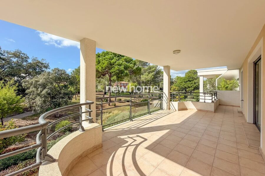 Appartement à vendre à Saint-Raphaël — Vue montagne — photo 1