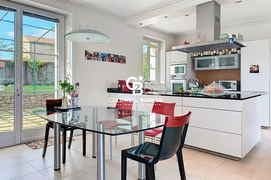 Maison à vendre à Les Herbiers — Vue parc & jardin — photo 3