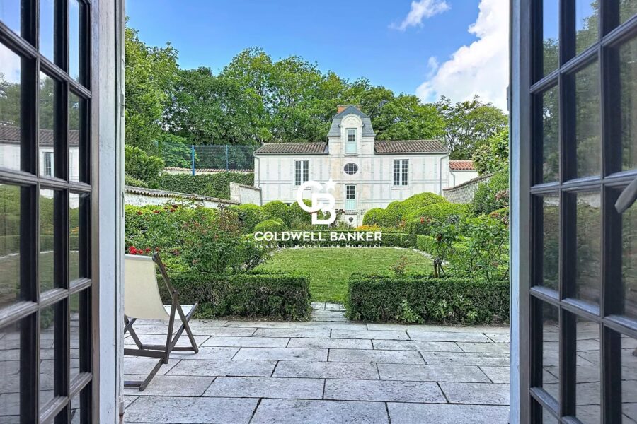 Maison à vendre à La Rochelle — Vue parc & jardin — photo 1