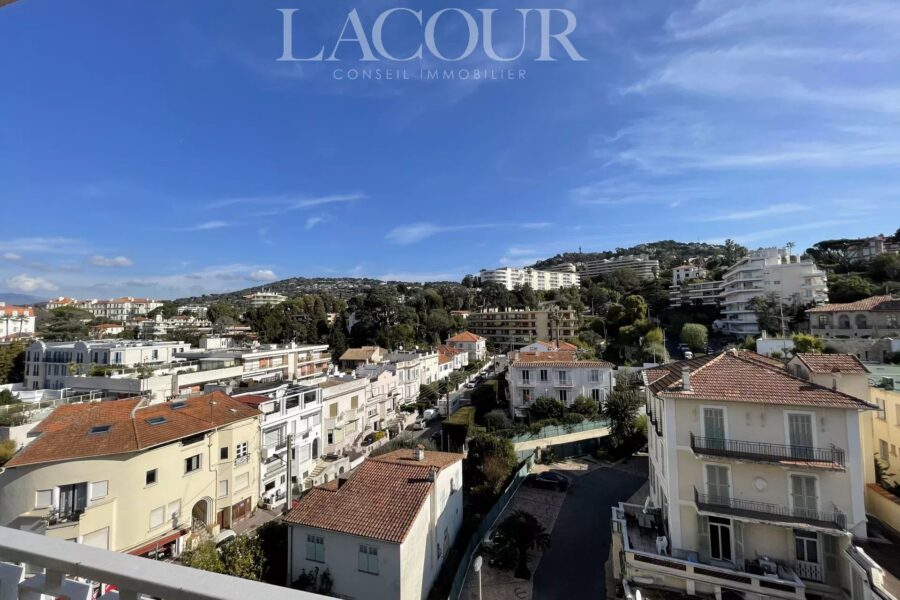 Appartement à louer à Cannes — Vue sur la ville — photo 1