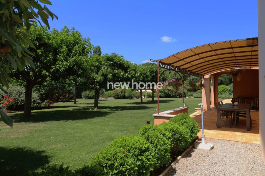 Maison à vendre à Callian — Vue parc & jardin — photo 1
