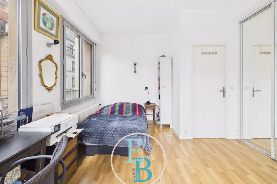 Appartement à vendre à Paris 17e arrondissement — Vue sur la ville — photo 8
