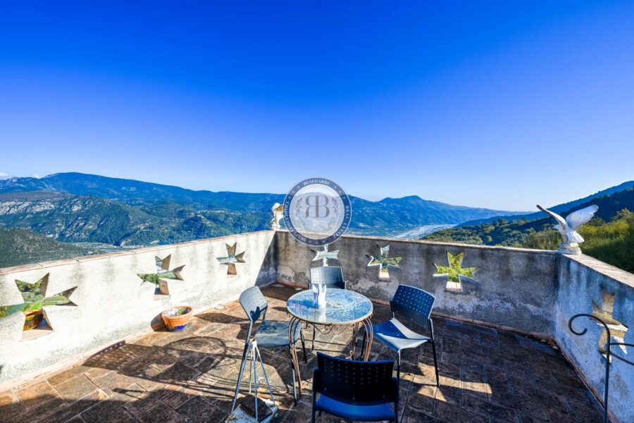 Maison à vendre à Le Broc — Vue montagne — photo 1