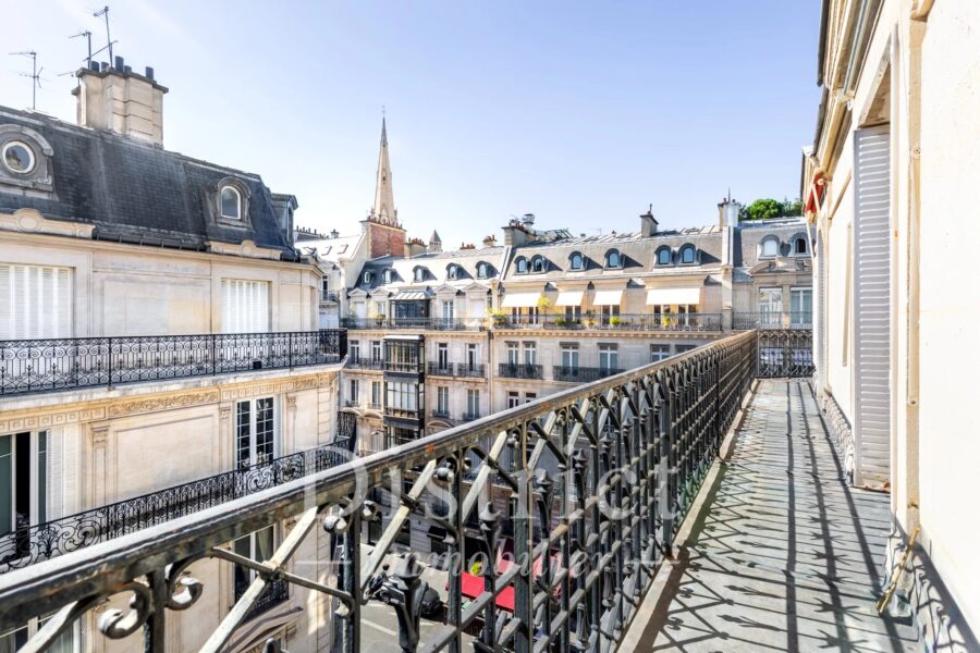 Appartement à louer à Paris 8e arrondissement — Vue sur la ville — photo 12