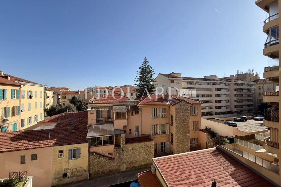 Appartement à vendre à Menton — Vue sur la ville — photo 1