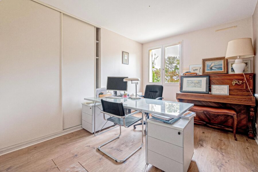Maison à vendre à Louveciennes — Vue parc & jardin — photo 12