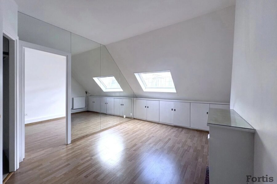 Appartement à vendre à Paris 8e arrondissement — Vue sur la ville — photo 10