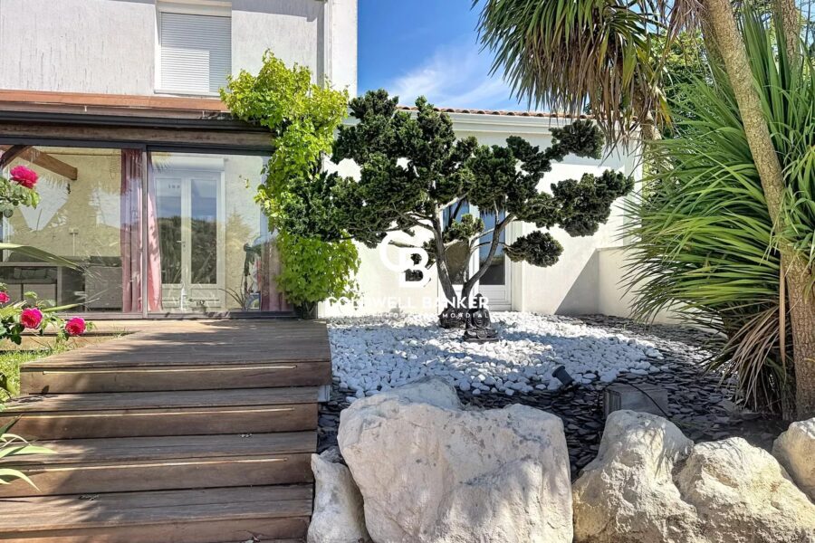 Maison à vendre à Saint-Georges-des-Coteaux — Vue parc & jardin — photo 13