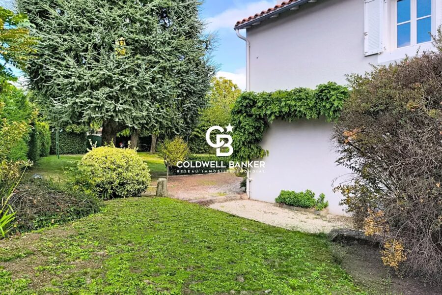 Maison à vendre à Les Herbiers — Vue parc & jardin — photo 15