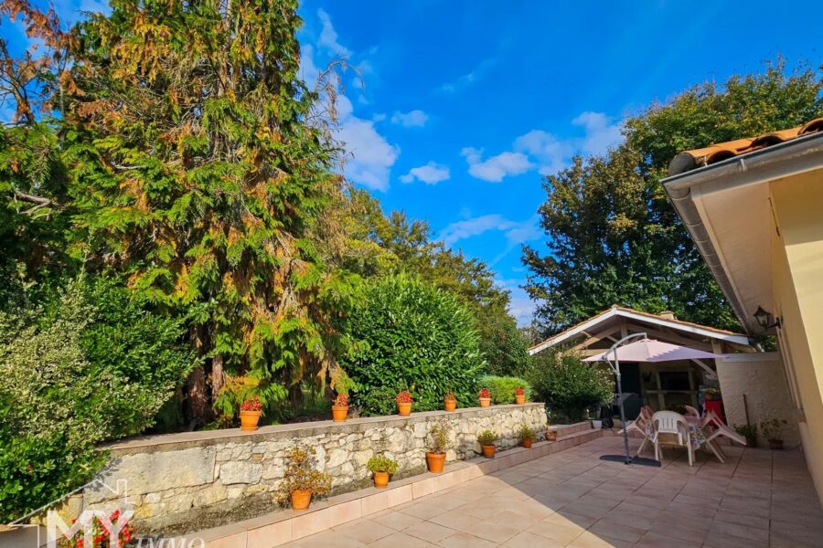 Maison à vendre à La Roquille — Vue parc & jardin — photo 15